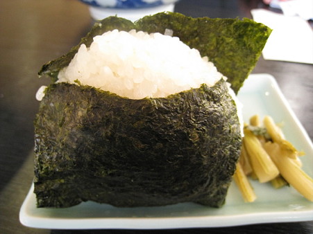 セットメニューの大きなおにぎり
