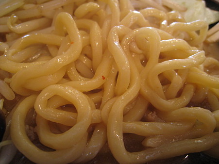 01味の八珍亭　特製みそラーメン　麺