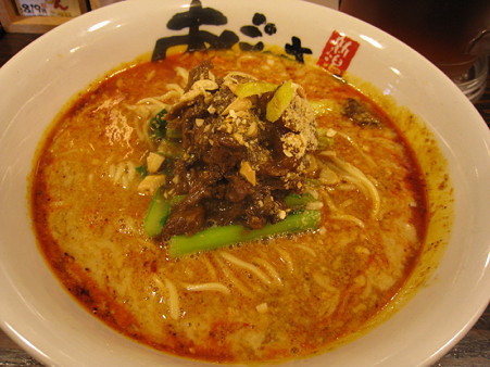 03あごすけ　ごまから麺（924円）