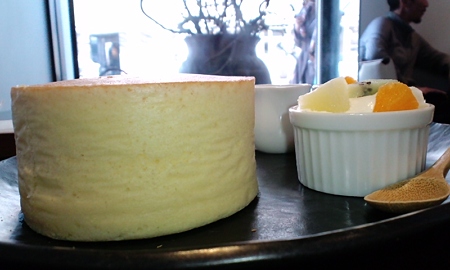 ホットケーキの側面@Cafe Salon SONJIN