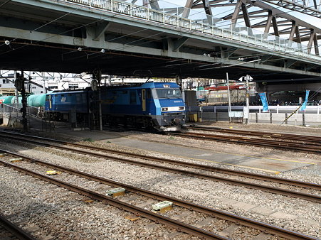 EH200-5(甲府駅)2