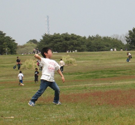 投げる