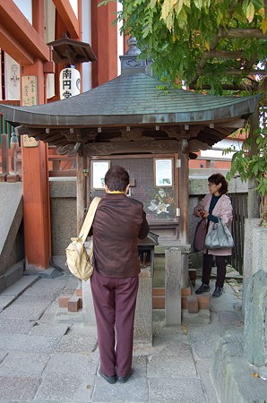 奈良興福寺 南円堂隣賓頭盧尊者(びんずるそんじゃ)
