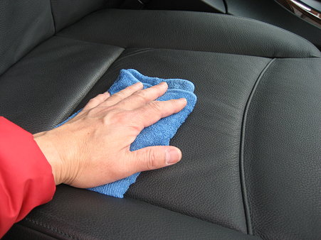革シート水拭き