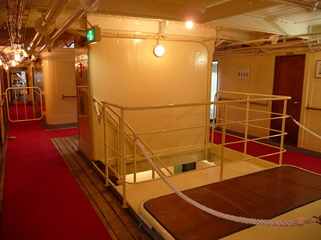 091112-日本丸船内 (110)
