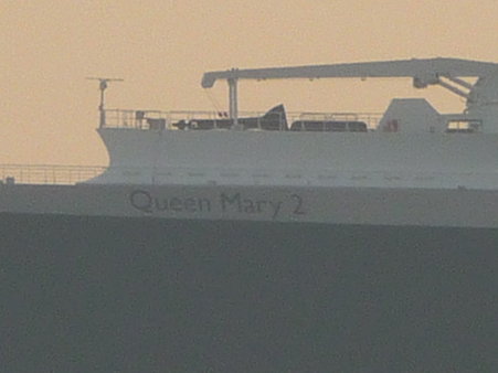 100219-QM2入港 (35)