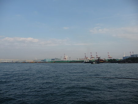 100219-QM2停泊中