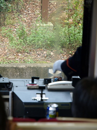 箱根登山電車の車窓(大平台駅→宮ノ下駅)4