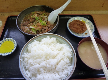 ここのモツ煮がまた