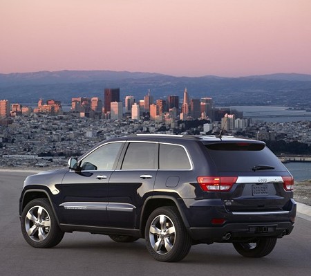 2011-Jeep-Grand-Cherokee-Black-Rear-Side-View-588x522
