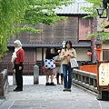 Photos: 2010.04.30　祇園　白川たつみばしは国際化