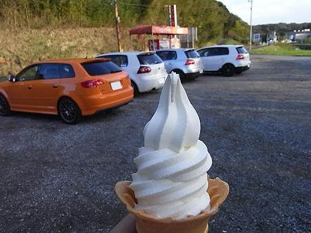 ５３．最後は房総スカイライン料金所近くで牛乳ソフトクリームを食べて解散～