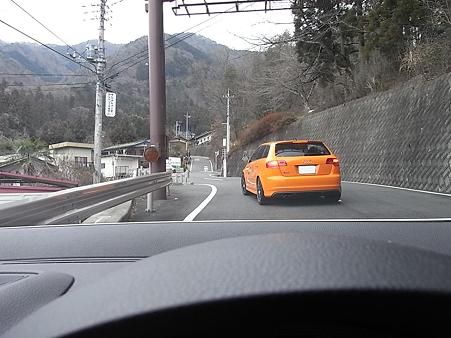 まさ宗さん、道に迷ったのか、横道に…