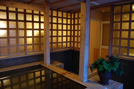 格子の裏に脱衣所