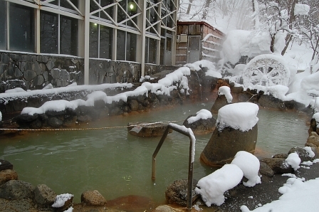 湯船真中にロープ