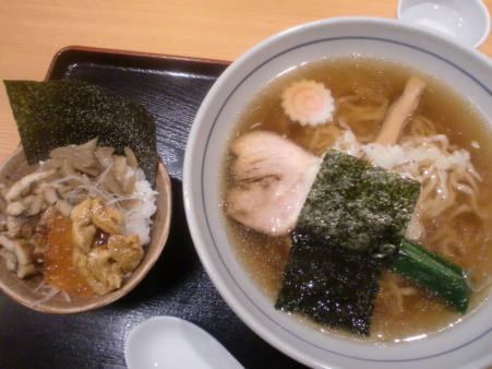 中華そば750円、季節のごはん300円