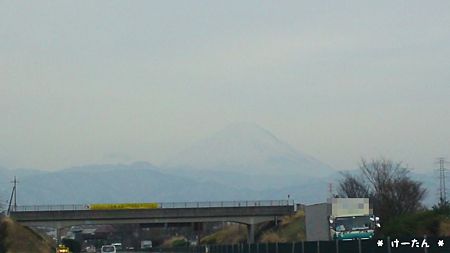 高速から見た富士山